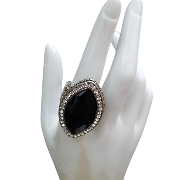 LARGE BLACK GLASS STONE & WHITE RHINESTONE SILVERTONE STRETCH COCKTAIL RING - Picture 1 of 5